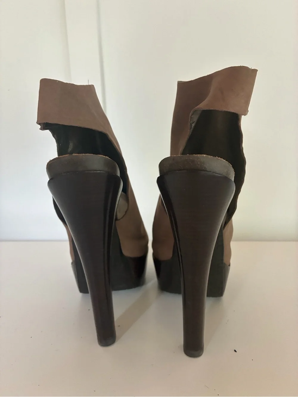 Pelle Moda Women’s Brown Peep-Toe Platform Ankle Boots